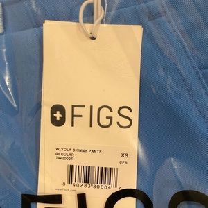 Yola™ Skinny Scrub Pants capri blue